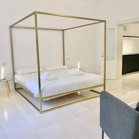 Federiciano White House - Center Apartment *