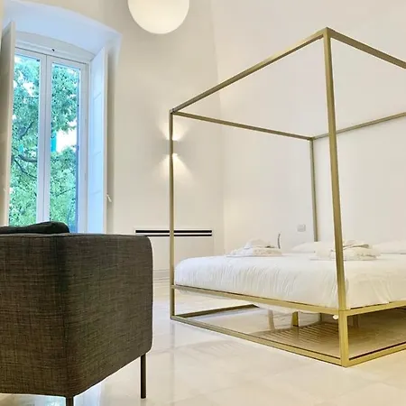 Federiciano White House - Center