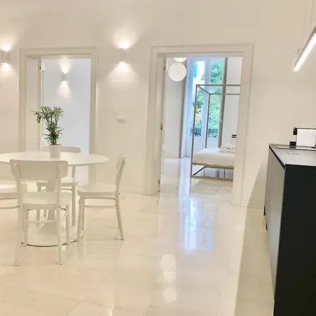 Federiciano White House - Center Апартаменты *