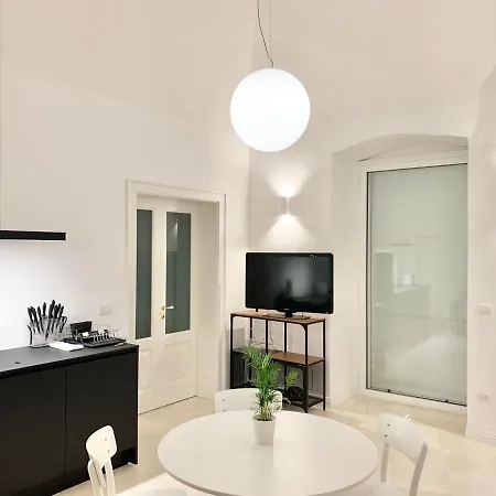 Апартаменты Federiciano White House - Center