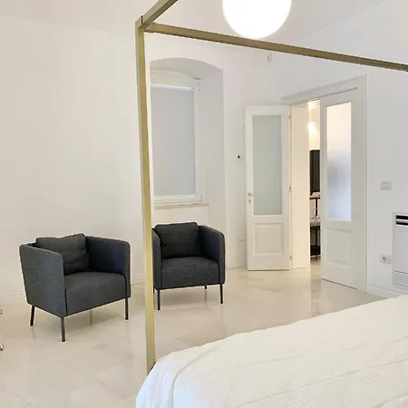 Federiciano White House - Center Апартаменты